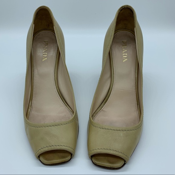 🌟PRADA NUDE LEATHER WEDGES - Picture 3 of 8
